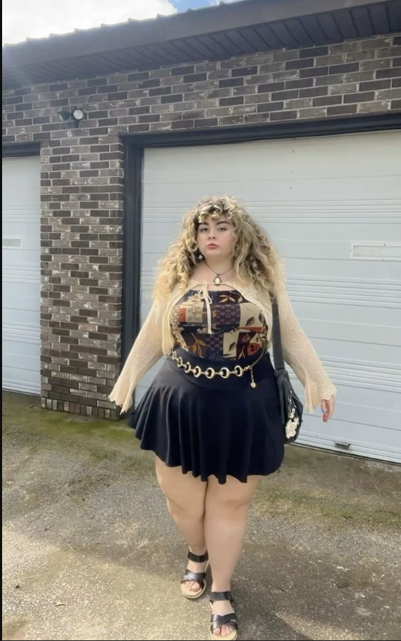 Skirt Season Forever: Flattering Skirt Outfits for Plus Size Women 8 A plus size woman wearing Patchwork corset-style top
Beige open-knit cardigan
Black mini skirt
Gold chain belt with charms
Black shoulder bag
Black heeled sandals